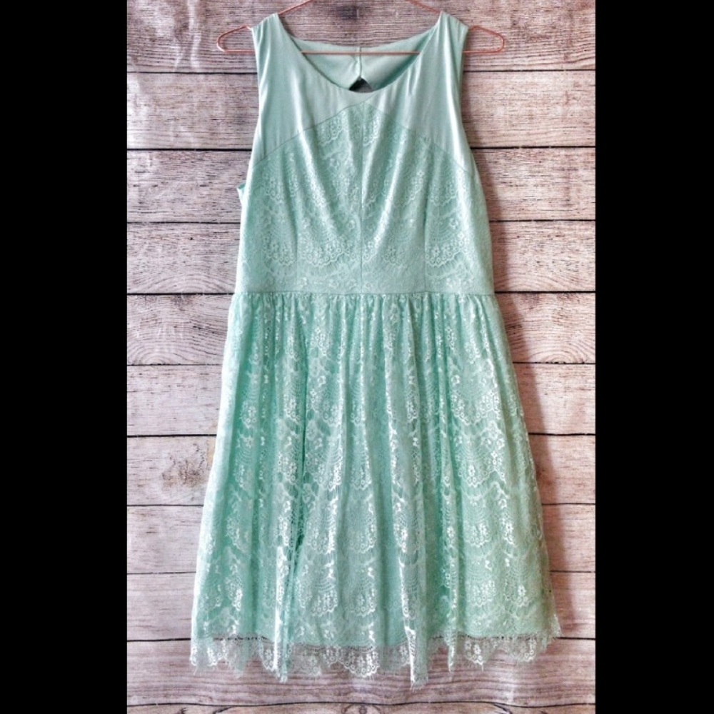 Jessica Simpson | Teal lace dress